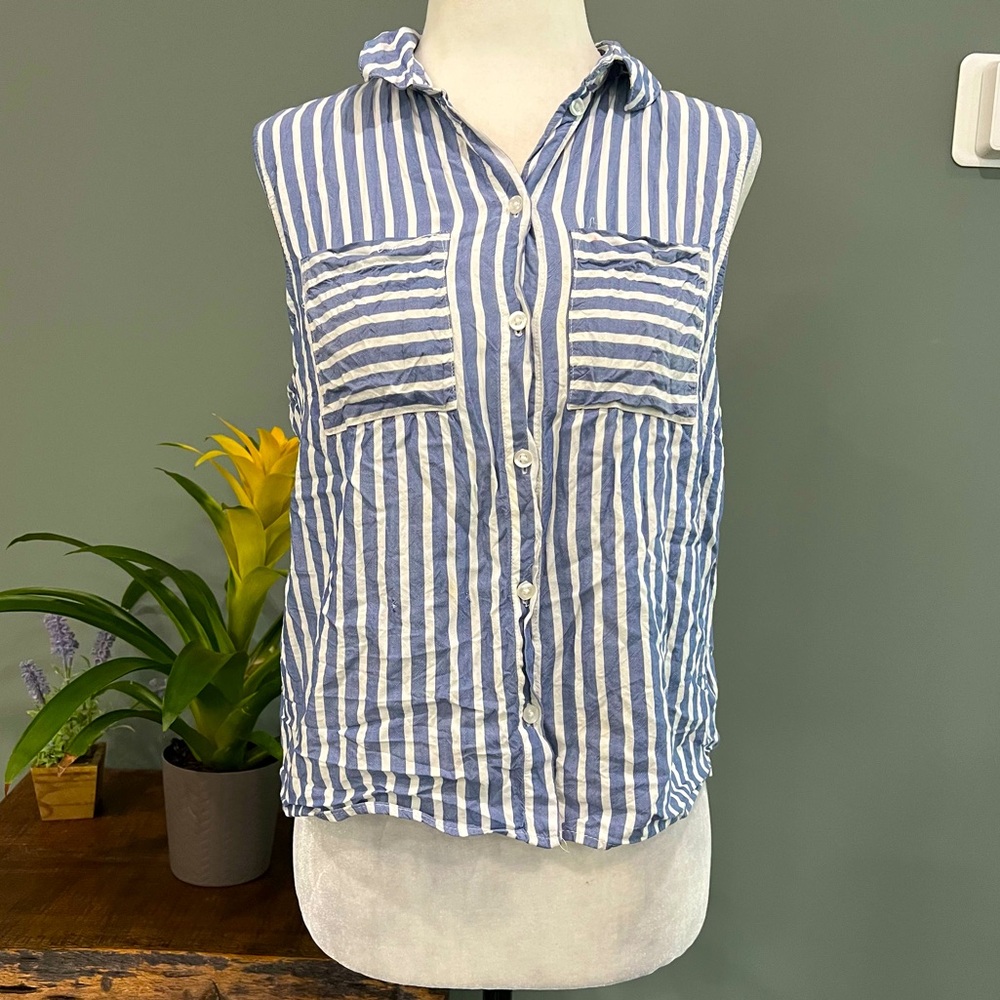 ONLY Sleeveless Stripped Button Up